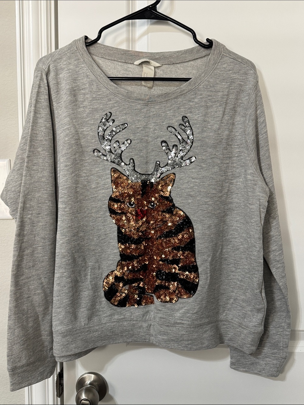 🎄🐱H&M sequin Christmas Cat sweatshirt